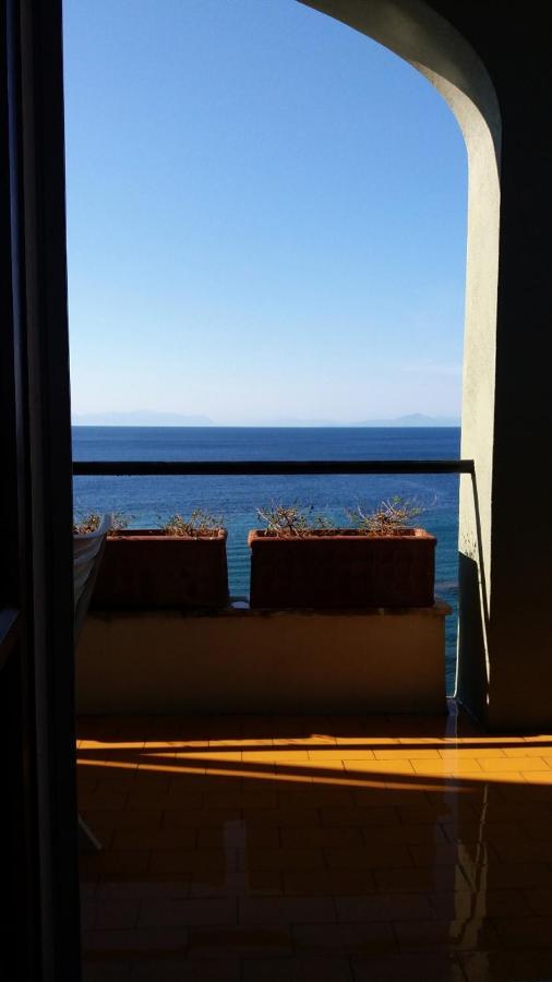Ischia - Panoramic Apartment On The Sea Lacco Ameno  المظهر الخارجي الصورة