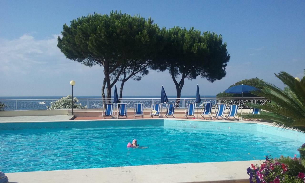 Ischia - Panoramic Apartment On The Sea Lacco Ameno  المظهر الخارجي الصورة