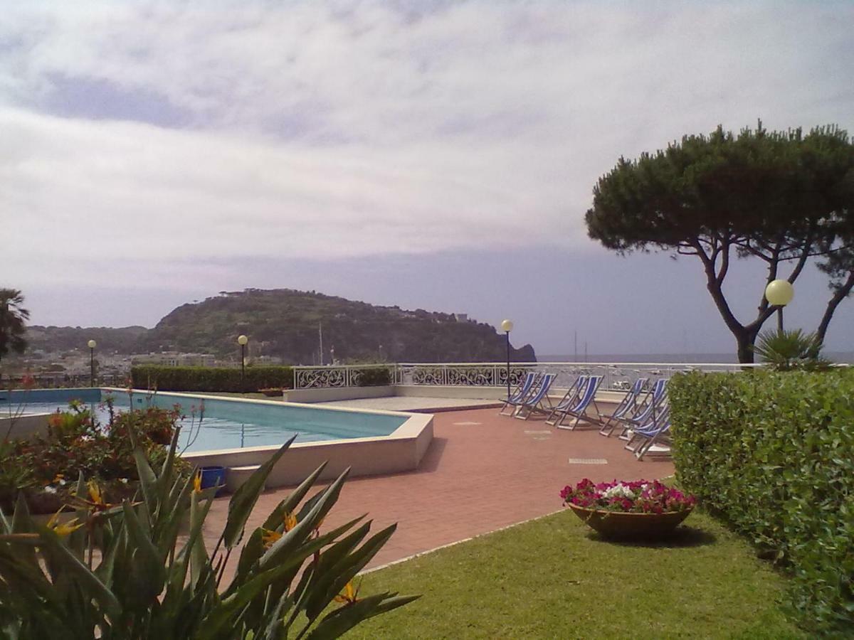 Ischia - Panoramic Apartment On The Sea Lacco Ameno  المظهر الخارجي الصورة